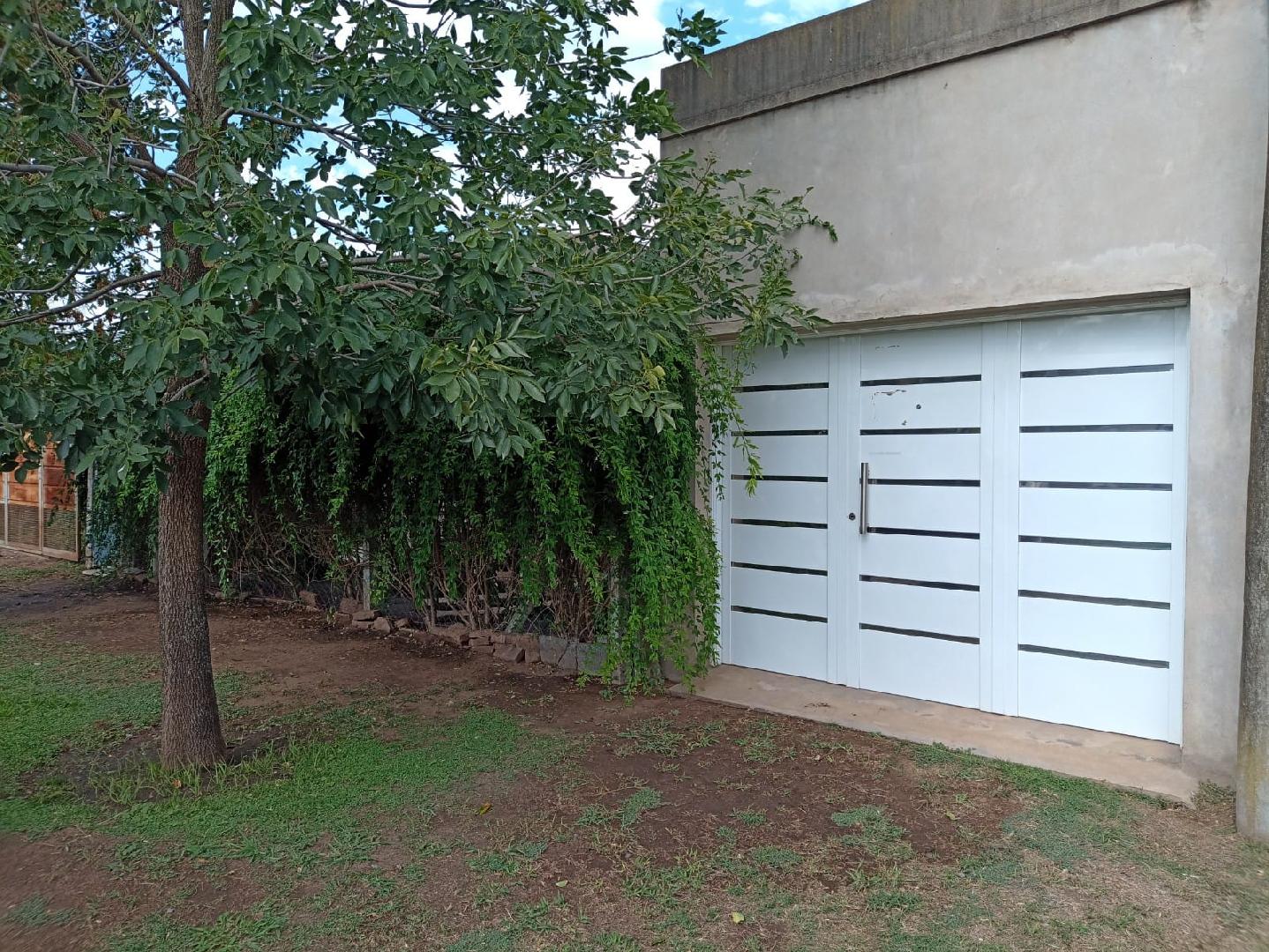 CASA QUINTA CON PILETA Y QUINCHO - PERMUTO POR DTO. EN MAR DEL PLATA