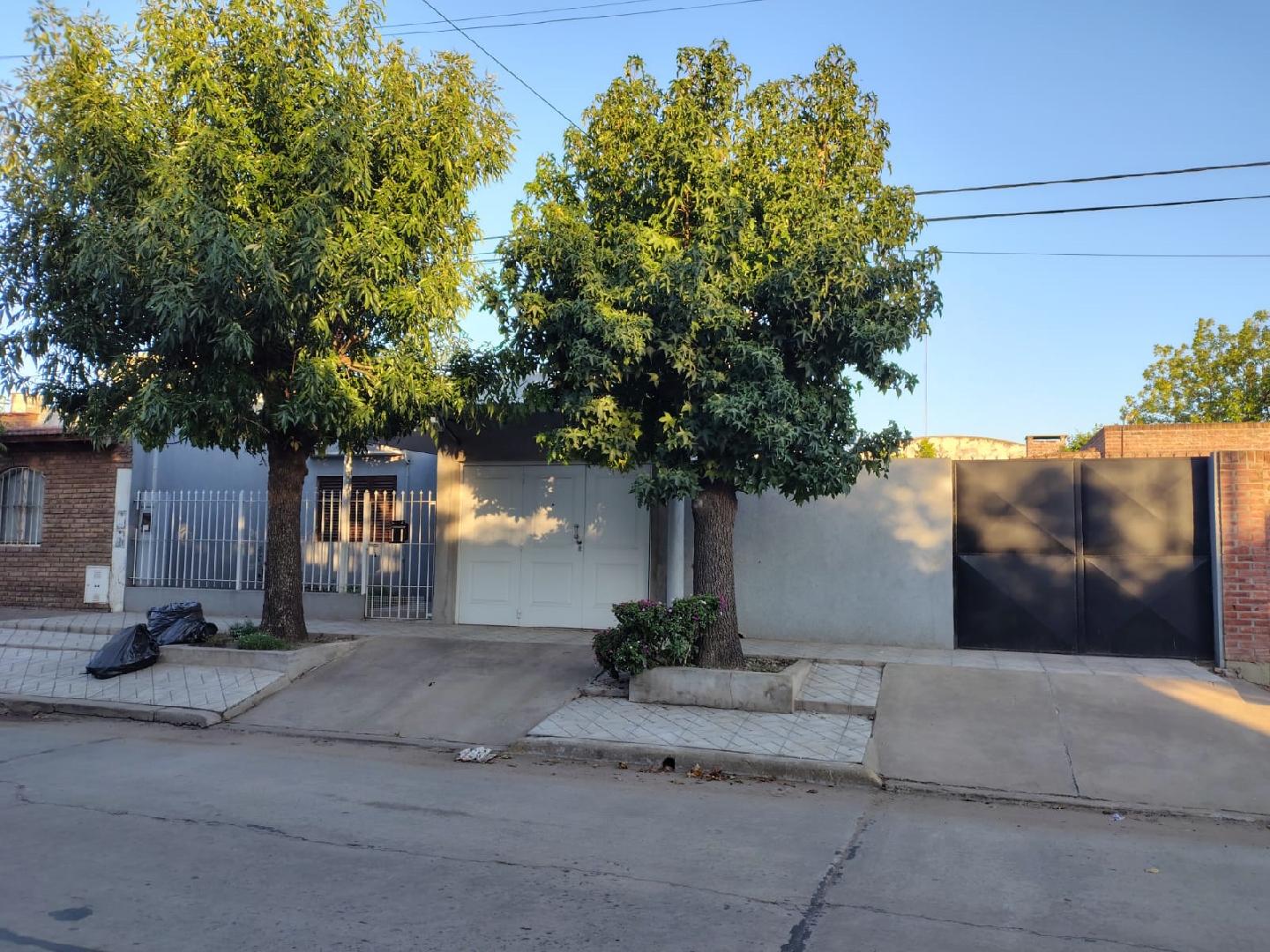 CASA EN EXCELENTE ESTADO - PERMUTO